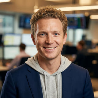 Ryan Brooks, Analista Principal de Trading na Tutelança